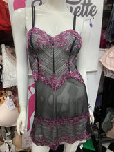 Charger l'image dans la galerie, Nuisette Sans Eponge Transparente WACOAL Noir ornement rose