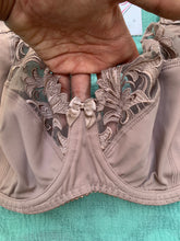 Charger l'image dans la galerie, Soutien Gorge Emboitant KOLLE SERRE Taupe
