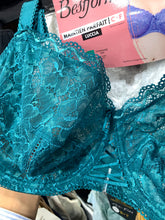 Charger l'image dans la galerie, Soutien Gorge Emboîtant Dentelle BESTFORM vert émeraude