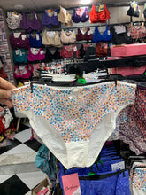 Charger l'image dans la galerie, Culotte Dentelle BESTFORM Blanc a motifs

