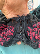 Charger l&#39;image dans la galerie, Soutien gorge emboîtant SANS COMPLEXE Noir a fleurs
