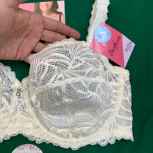 Charger l&#39;image dans la galerie, Soutien Gorge Emboitant BESTFORM Dentelle Blanc Ivoire
