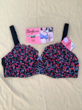 Charger l&#39;image dans la galerie, Soutien Gorge Emboîtant Dentelle BESTFORM Noir a motifs
