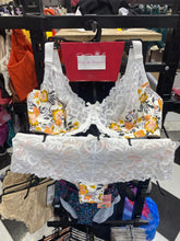 Charger l'image dans la galerie, Ensemble GUY DE FRANCE Blanc a fleurs
