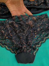 Charger l&#39;image dans la galerie, Ensemble Dentelle Emboitant BESTFORM Noir Reflets Beige
