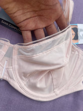 Charger l&#39;image dans la galerie, Soutien Gorge Emboitant Sans Complexe Rose Clair

