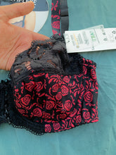 Charger l&#39;image dans la galerie, Soutien gorge emboîtant SANS COMPLEXE Noir a fleurs
