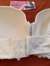 Charger l&#39;image dans la galerie, Soutien Gorge Avec / Sans Bretelles BESTFORM Blanc Casse Eponge moyenne
