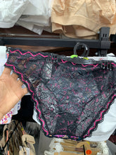 Charger l'image dans la galerie, Culotte Dentelle Microfibre BESTFORM Noir a motifs

