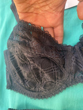 Charger l&#39;image dans la galerie, Soutien Gorge Emboitant Dentelle INCOGNITO Noir

