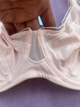 Charger l&#39;image dans la galerie, Soutien Gorge Emboitant Sans Complexe Rose Clair
