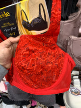 Charger l'image dans la galerie, Soutien Gorge Couvrant CORELE Dentelle Rouge
