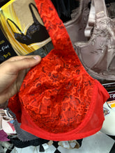 Charger l'image dans la galerie, Soutien Gorge Couvrant CORELE Dentelle Rouge

