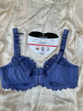 Charger l&#39;image dans la galerie, Soutien Gorge Emboitant SANS COMPLEXE Dentelle Mauve
