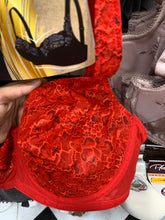 Charger l'image dans la galerie, Soutien Gorge Couvrant CORELE Dentelle Rouge
